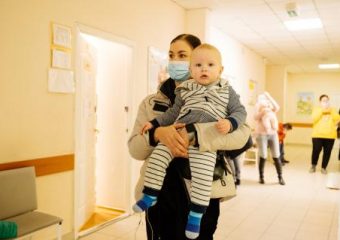 Захистіть дитину від невиліковного паралічу, спричиненого поліомієлітом! Буклет для батьків